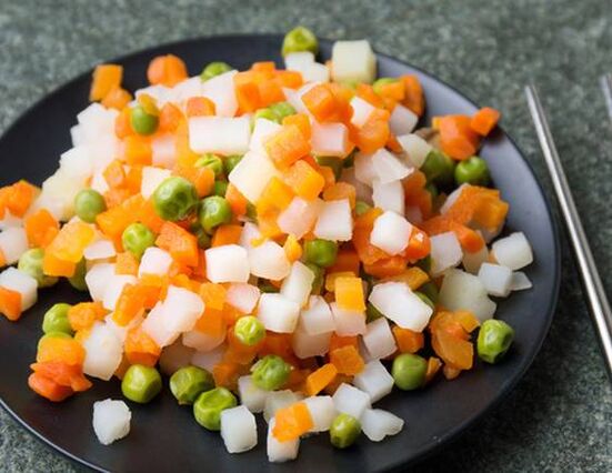 Maggi diyeti için sebze salatası